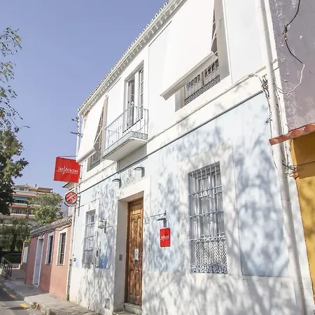 Konukevi Acacias 2*