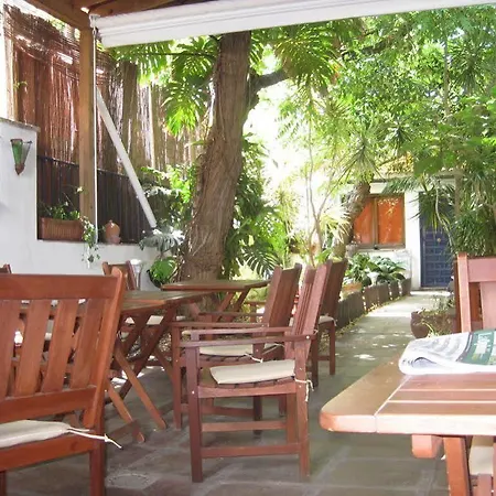 Konukevi Acacias 2*